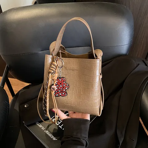 Women Crocodile Pattern Bucket Bag PU Leather Handbag With Bear Pendant Vintage Large Capacity Crossbody Shoulder Bag Tote