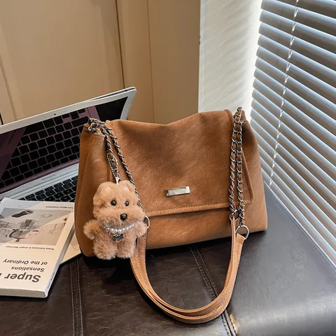 Bolso de Hombro de Cuero PU Retro para Mujer Gran Capacidad Cadena Bolso de Axila Tote Bag Con Lindo Colgante de Peluche