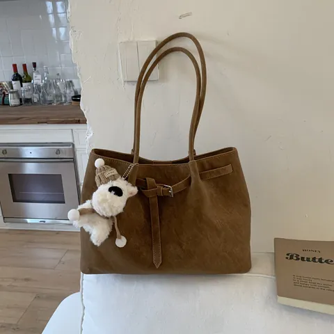 Vintage Large Capacity PU Leather Tote Bag For Women Retro Matte Shoulder Bag With Plush Pendant Commuter Handbag