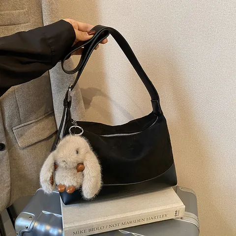 Sac à Épaule Vintage en Suédine pour Femmes Style Coréen Grande Capacité Sac Cabas Sac de Bras Avec Charme en Peluche Mode