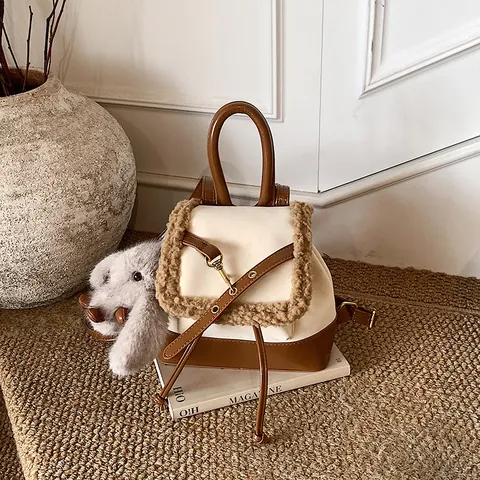 Vintage Suède Mini Rugzak Voor Dames Faux Bontrand Stiksels Trekkoord Mode Tas Met Konijn Hanger Dagelijkse Student Rugzak