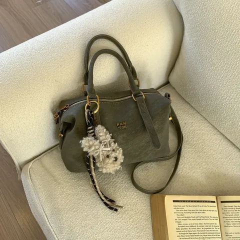 Women's Retro PU Leather Boston Bag Minimalist Shoulder Crossbody Bag With Plush Pendant Casual Fashion Handbag