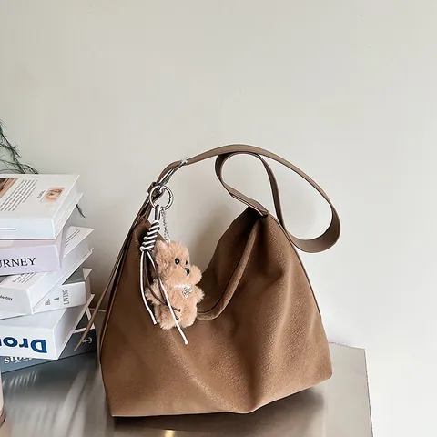 Sac Fourre-tout Vintage en Cuir PU pour Femmes Grande Capacité Style Coréen Sac à Épaule Avec Charme d'Ours en Peluche pour Travail