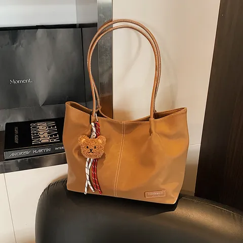 Vrouwen Grote Capaciteit PU Lederen Tote Tas Set Met Pluche Beer Bedeltje Woon-werkverkeer Schoudertas Magnetische Sluiting Handtas