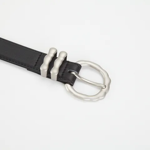 Cintura da Donna alla Moda in Pelle di Vacchetta Minimalista con Fibbia in Lega a Onde Nero Sottile per Jeans Accessorio Versatile