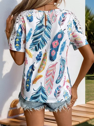 T-Shirt da Donna Estiva a Maniche Corte Con Patchwork in Pizzo e Stampa a Piume Colorate Girocollo Stile Boho Casual
