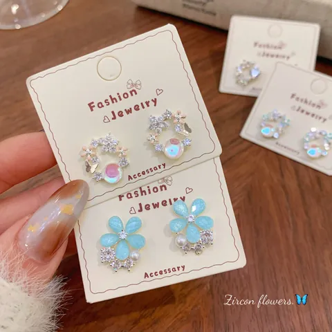 Orecchini a Bottone in Rame con Zirconia Micro-Intarsiata Fiore Farfalla Con Perno in Argento Sterling 925 Gioielli Moda Donna