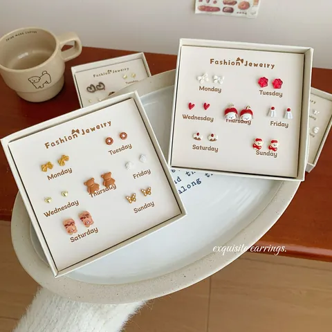 7 Paia Orecchini a Bottone Set Una Settimana Con Perno in Argento Sterling 925 Simpatici Animali Frutta Cuore Farfalla Fiocco Lega Smalto Gioielli Confezione Regalo per Donna Ragazze