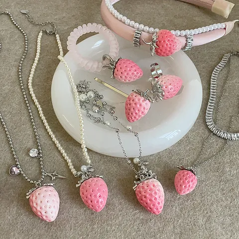 Collar con Colgante de Fresa Rosa Dulce Juego de Joyas de Aleación con Perlas de Imitación y Strass para Mujeres Niñas Accesorios de Moda