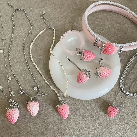 Collar con Colgante de Fresa Rosa Dulce Juego de Joyas de Aleación con Perlas de Imitación y Strass para Mujeres Niñas Accesorios de Moda
