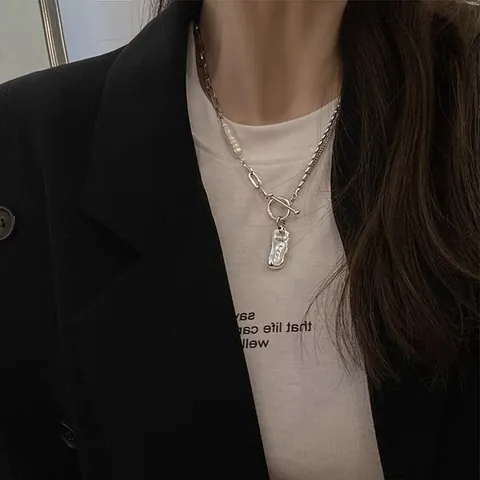 Collier Vintage Français en Alliage Plaqué Or Avec Pendentif en Métal Irrégulier Perle d'Eau Douce Baroque Boucle OT Pour Femme