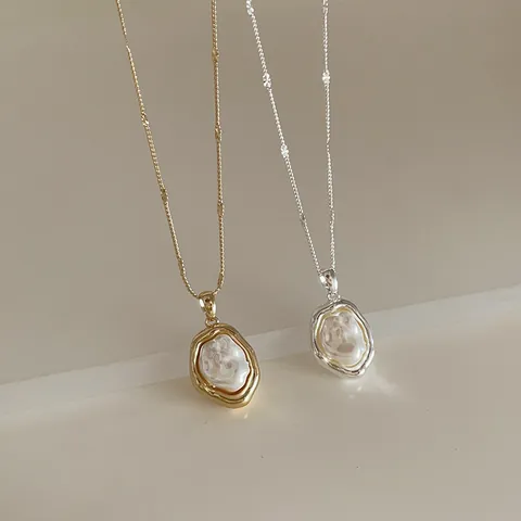 Collana con Pendente in Perla Barocca in Metallo Irregolare Vintage per Donna Oro Argento Minimalista Gioielli Regalo