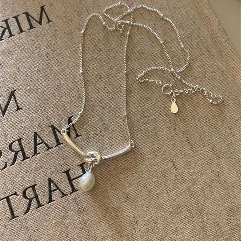Elegante Collana Con Pendente a Nodo in Metallo Per Donna Placcata Oro Perla d'Acqua Dolce Catena Satellite Minimalista Gioielli