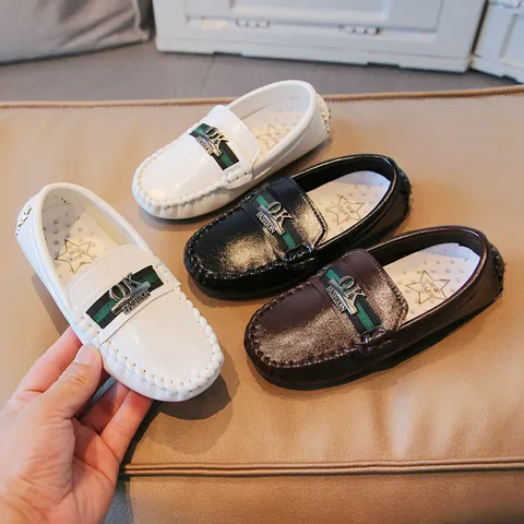 Kids Casual Leather Shoes Soft Sole Loafers For Boys Girls School Flat Moccasins With Metal Buckle And Ribbon Decor