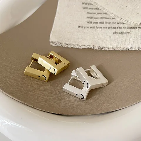 Vierkante Geometrische Oorknopjes Geborsteld Metaal 925 Sterling Zilver Stift Goud Zilver Smiley Eenvoudige Stijlvolle Oorbellen