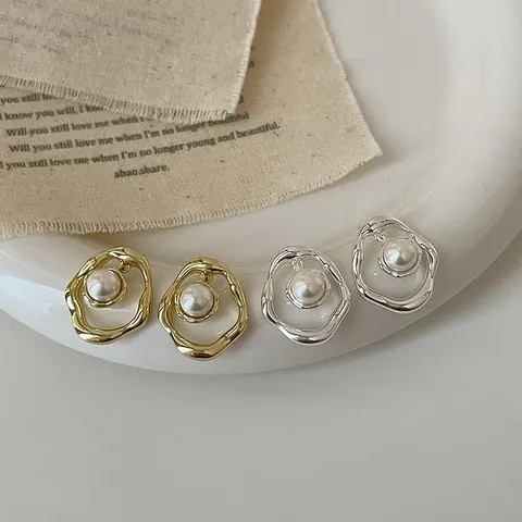 Onregelmatige Vloeibaar Metaal Kunstparel Oorknopjes Met 925 Sterling Zilver Stift Franse Retro Minimalistisch Goud Zilver Verguld Elegante Sieraden Vrouwen
