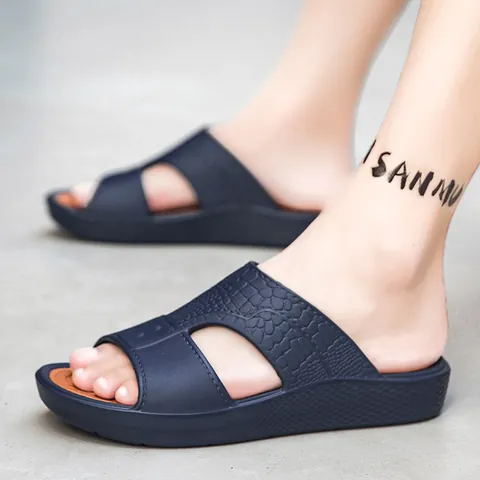 Men's Casual Slide Sandals Crocodile Texture EVA Thick Sole Non-Slip Outdoor Beach Slides Fashion Summer Slippers for Men