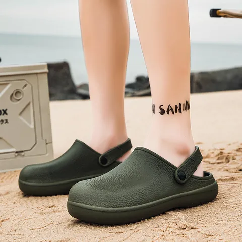 Men's EVA Clogs Non-Slip Waterproof Chef Shoes Lightweight Garden Shoes Lychee Grain Adjustable Strap Outdoor Footwear