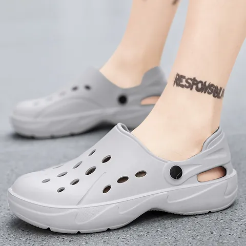 Hommes Femmes Sabots Sandales Respirant Léger EVA Chaussures de Jardin Été Plage Extérieur Chaussures d'Eau À Enfiler Chaussures Décontractées