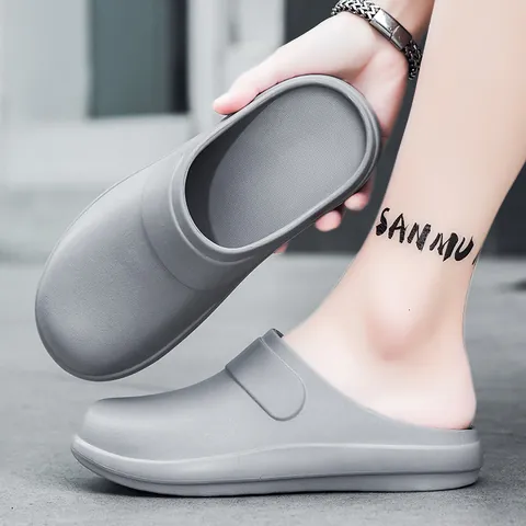 Lightweight EVA Chef Shoes Non-Slip Waterproof Oil-Proof Kitchen Work Clogs For Men Hospital Garden Shoes Casual Slippers
