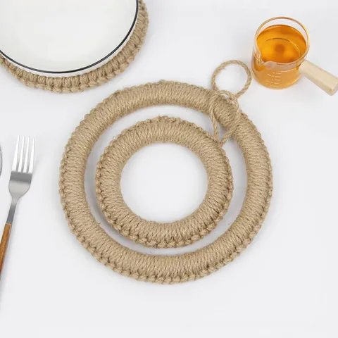Handmade Woven Linen Heat Resistant Round Placemats Nordic Style Natural Color Hot Pads With Hanging Loop For Dining Table Kitchen
