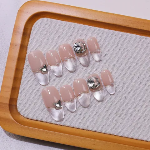 Handgemaakte Franse Kattenoog Press On Nagels Nude Roze Zilver Gradiënt Strass Vlinder Luxe Kunstnagels Voor Dames
