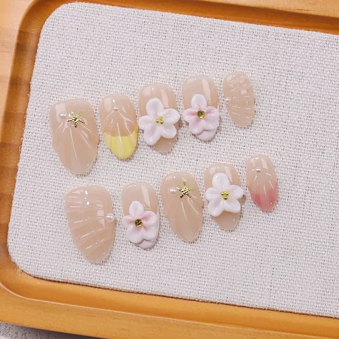 Unghie Finte Fatte a Mano Forma Mandorla Corta Fiore 3D Stella Perla Artificial Rosa Nude Lussuoso Stile Oceano per Donna