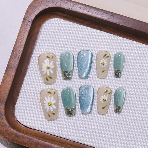 Kit Unghie a Pressione Fatte a Mano Design Margherita Dipinto a Mano Occhio di Gatto Forma Coffin Corta Unghie Finte Francese Elegante Nude Verde Blu Manicure