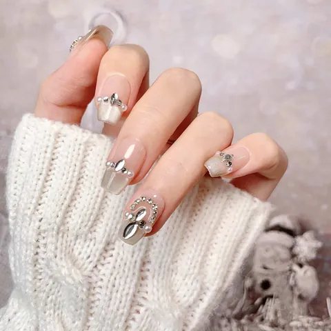 Uñas Postizas Press On Francesas Ojo de Gato Hechas a Mano Con Diamantes de Imitación y Perla Artificial Lujo Rosa Nude Forma de Ataúd para Mujer