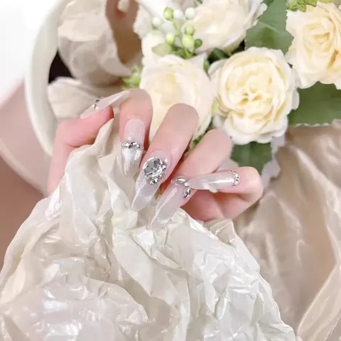 Handmade Luxury Cat Eye Press On Nails Long Almond Shaped 3D Rhinestone Glitter False Nails For Women Party Nail Art Decor