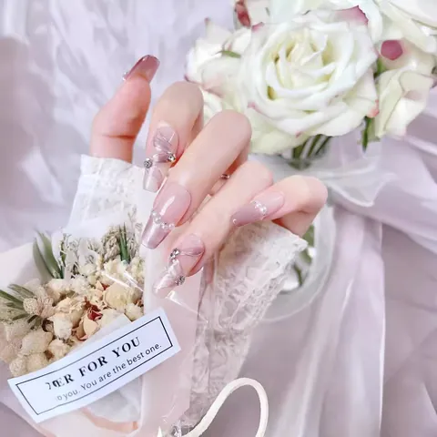 Unghie Finte da Applicare Fatte a Mano Rosa Sfumato Occhio di Gatto Fiocco Perla Artificial Strass Bara Unghie Finte Donna Gioielli Matrimonio