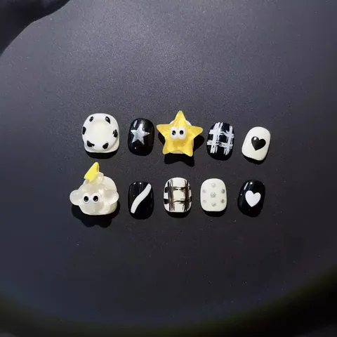 Unghie Finte a Pressione Cartone Animato Fatte a Mano per Bambini Donna Decorazioni 3D Stella Nuvola Panda Scacchiera Cuore Resina Kit Unghie Riutilizzabili