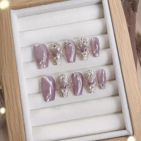 Handmade Light Purple Cat Eye Press On Nails With Silver Texture Rhinestone Pearl Coffin Shape Luxury False Nails For Women