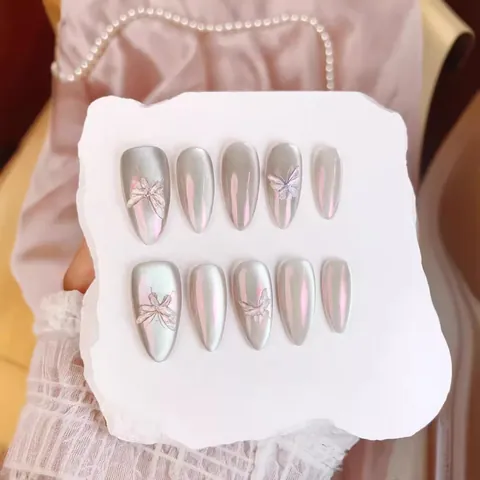 Unghie Finte a Pressione Occhio di Gatto Fatte a Mano Forma Mandorla Grigio Argento Aurora Farfalla 3D Strass per Donna