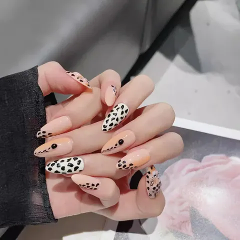 Handmade Leopard Print Press-on Nails Glossy Almond Shape Nude Pink Maillard Style Removable Fake Nails For Women Jewelry