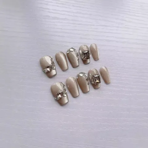 Handmade Press-on Nails Cat Eye Bling Rhinestone Heart Short Coffin False Nails Luxury Faux Gem Manicure For Women
