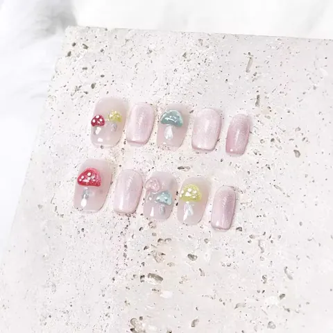 Faux Ongles à Presser Faits à la Main Champignon 3D Rose Violet Œil de Chat Style Conte de Fées Mignon pour Femmes Manucure Décorative
