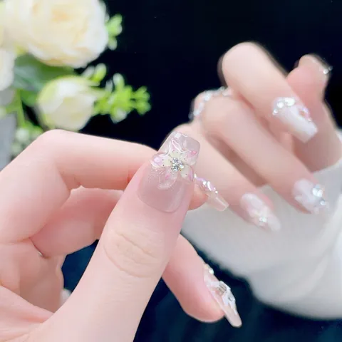 Handmade Press On Nails 3D Flower Butterfly Rhinestone Design Gradient Nude Pink Short Coffin Fake Nails For Women