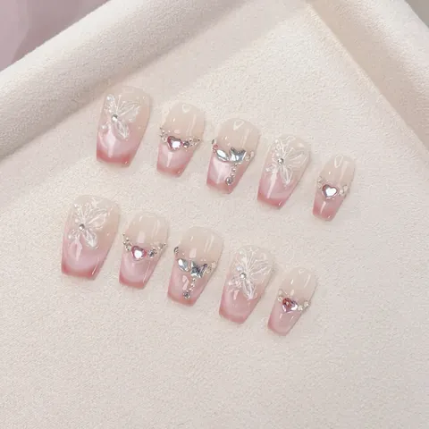 Unghie Finte Fatte a Mano Occhio di Gatto Sfumatura Rosa Farfalla 3D Cuore Strass Stile Francese Bara Corta per Donna