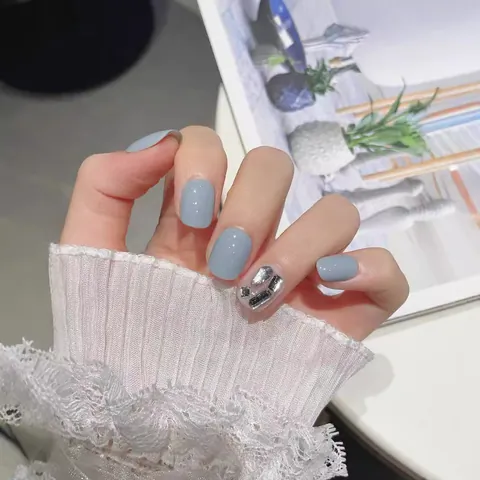 Faux Ongles à Coller Faits à la Main Bleu Clair Brillant Court Carré Rond Avec Strass Pour Femmes Quotidien Fête Manucure Cadeau