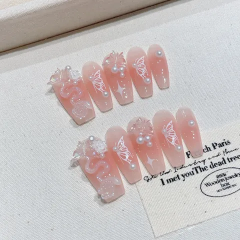 Unghie Finte a Bara Sfumate Rosa Fatte a Mano Con Farfalla 3D Fiore Perla Artificial Serpente Rilievo Elegante Riutilizzabili Donna