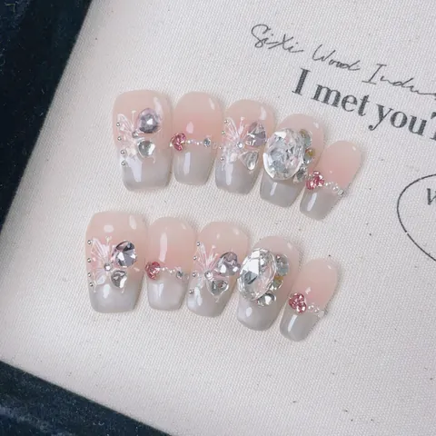 Handgefertigte Schmetterling Künstliche Nägel Französisch Blush Katzenauge Rosa Grau Verlauf Strass Künstliche Perle Schmuck