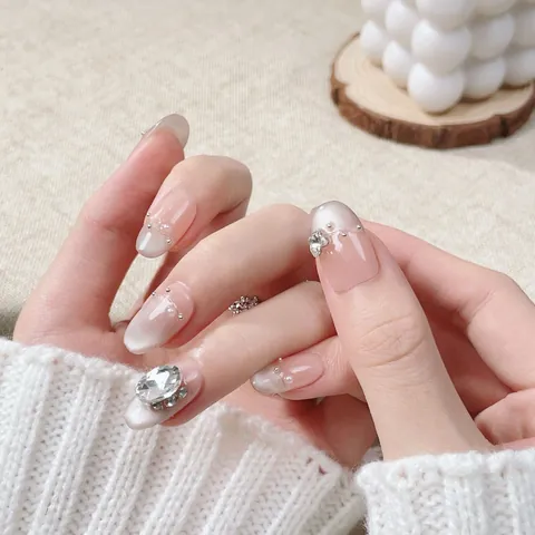 Unghie Finte French Occhio di Gatto Fatte a Mano Sfumate Rosa Nude Con Farfalla 3D Strass Unghie Corte Ovali Eleganti Gioielli