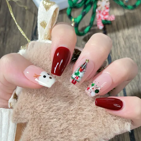 Uñas Postizas a Presión Navideñas Hechas a Mano Rojas Diseño de Reno Muñeco de Nieve Árbol de Navidad 3D Ataúd Corto para Fiesta Mujer
