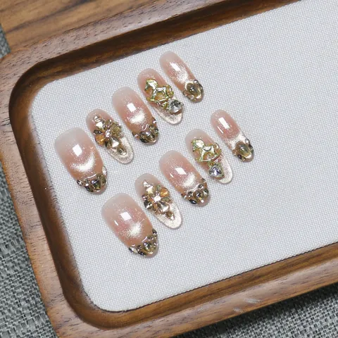 Handgefertigte Katzenauge Nagel-Tips Mit Goldenem Schaukelpferd Und Strass Nude Rosa Verlauf Französischer Luxus Wiederverwendbare Falsche Nägel Für Damen