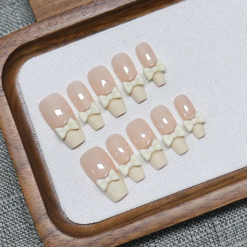 Handgemachte Französische Nude Rosa Künstliche Fingernägel Cremeweiß 3D Schleife Sargform Künstliche Nägel Set Für Damen