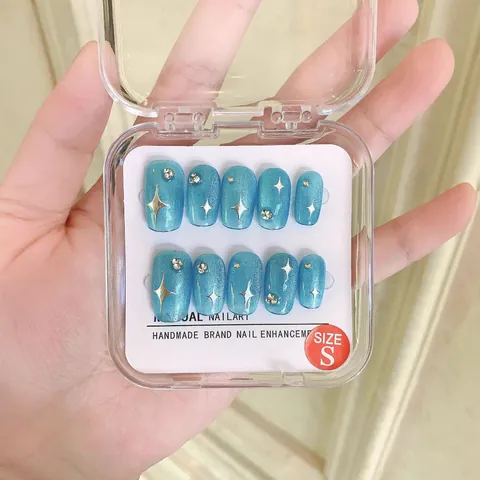 Handgemaakte Blauwe Cat Eye Plaknagels Met Zilveren Sterrenstraal Strass Herbruikbare Full Cover Voor Vrouwen