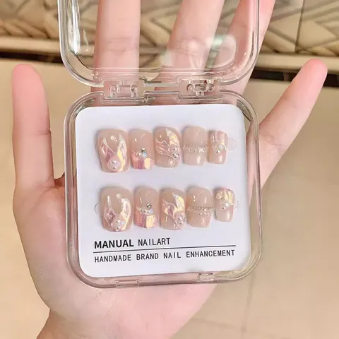 Faux Ongles à Coller Faits à la Main Queue de Sirène Rose Nude Aurore Iridescent Avec Künstliche Perle Chaîne en Métal Papillon pour Femme