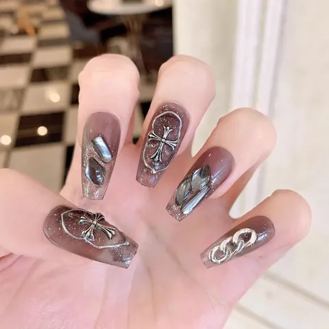 Handgefertigte Gotische Künstliche Nägel Sargform Iced Americano Braun Farbverlauf Silber Kreuz Metallkette Strass Damen Falsche Nägel