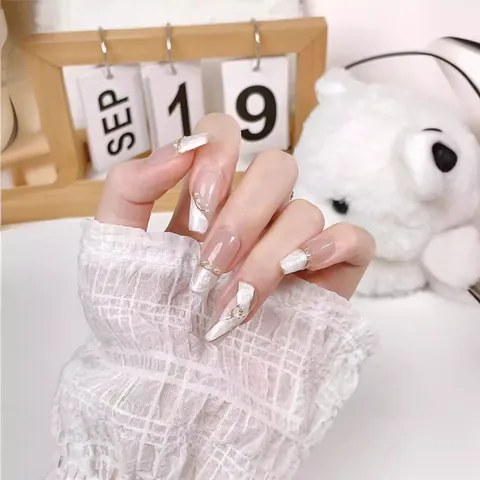 Handmade French Nude Pink Press On Nails Elegant Marble Texture Gold Line Artificial Pearl Decor Long Coffin Shape Artificial Nails For Women